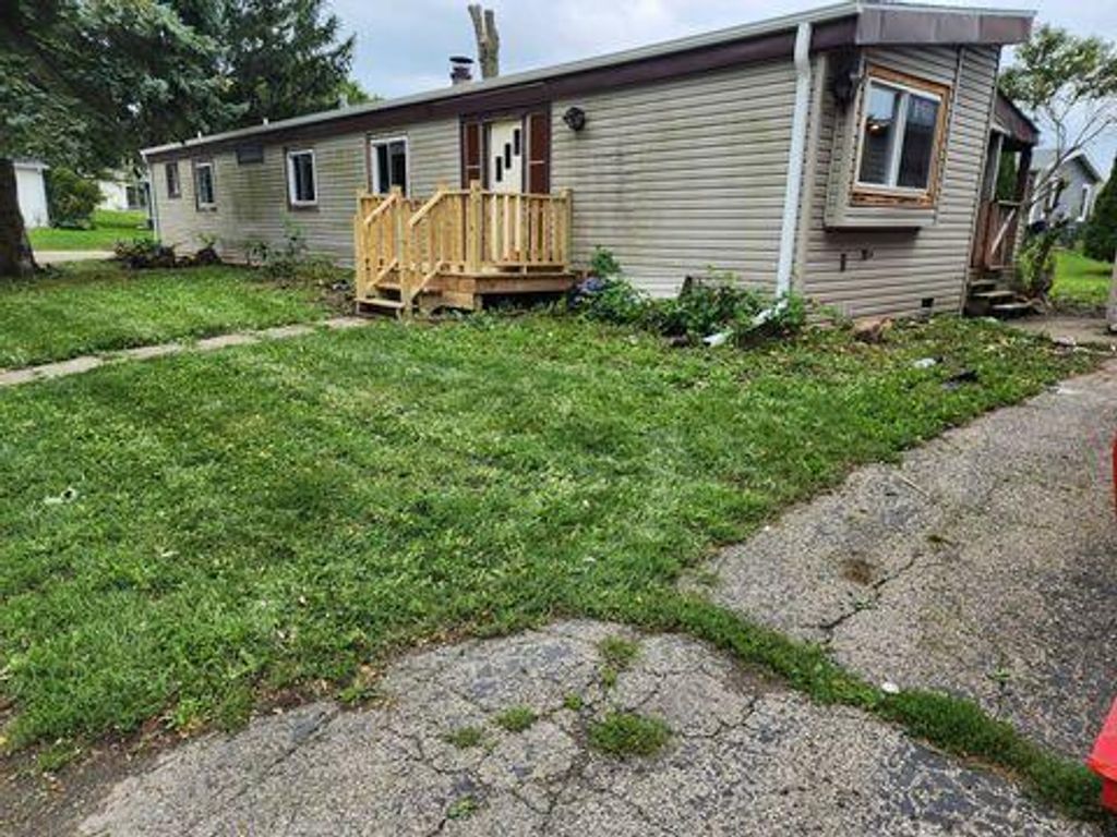 815 Eastown Manor, Elkhorn, WI 53121