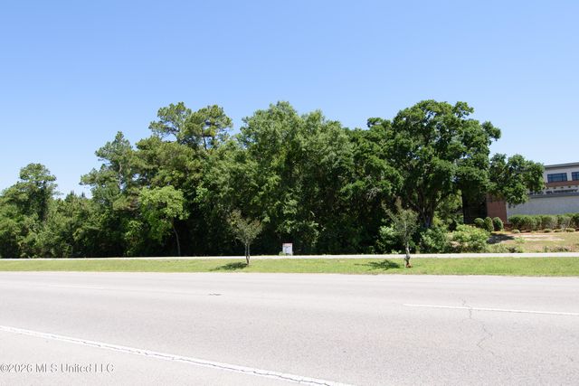 W Bienville Boulevard, Ocean Springs, MS 39564
