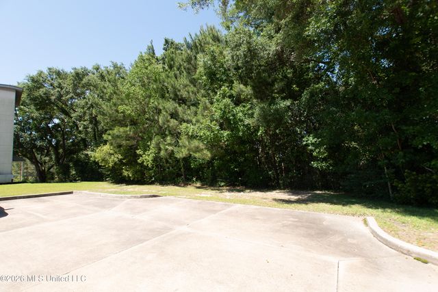 W Bienville Boulevard, Ocean Springs, MS 39564