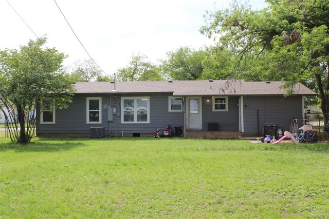 209 Pennsylvania Avenue, Graham, TX 76450