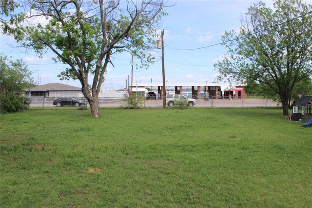 209 Pennsylvania Avenue, Graham, TX 76450