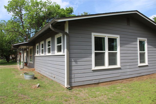 209 Pennsylvania Avenue, Graham, TX 76450