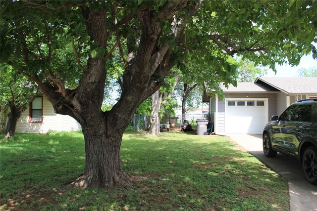 209 Pennsylvania Avenue, Graham, TX 76450