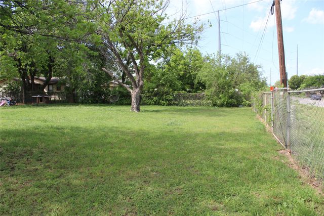 209 Pennsylvania Avenue, Graham, TX 76450