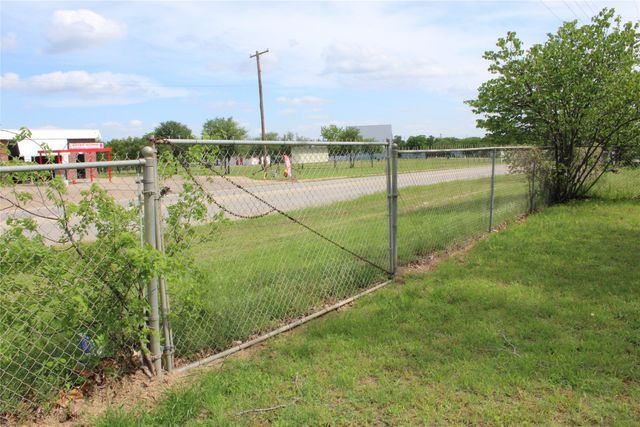 209 Pennsylvania Avenue, Graham, TX 76450