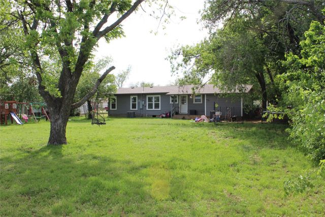 209 Pennsylvania Avenue, Graham, TX 76450