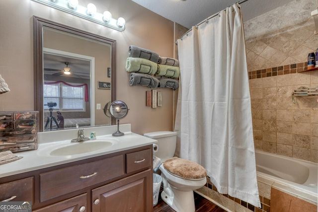 525 Tay Walk Way, Hiawassee, GA 30546