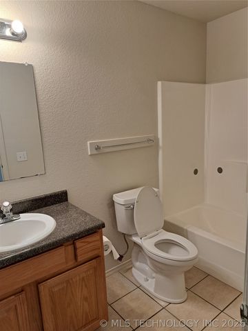 1109 W 24th Street N, Claremore, OK 74017