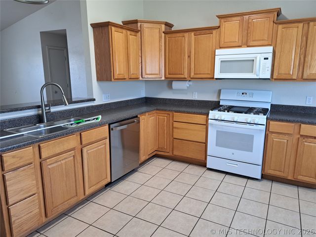 1109 W 24th Street N, Claremore, OK 74017