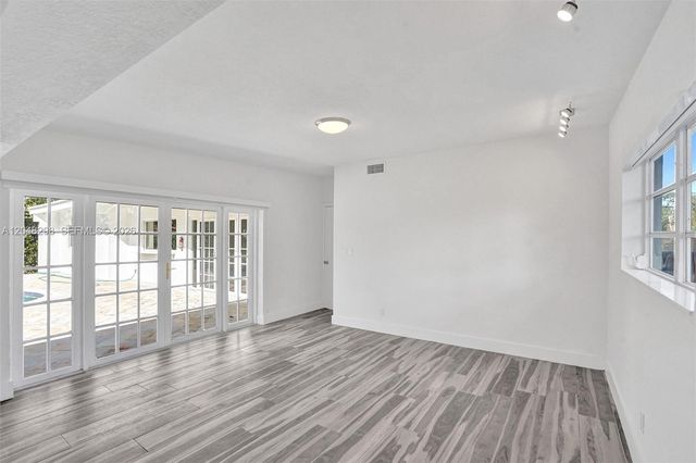 19260 NE 22nd Ave, North Miami Beach, FL 33180