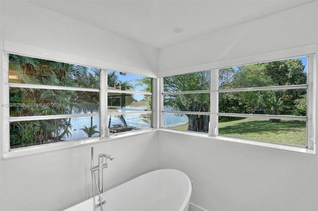 19260 NE 22nd Ave, North Miami Beach, FL 33180