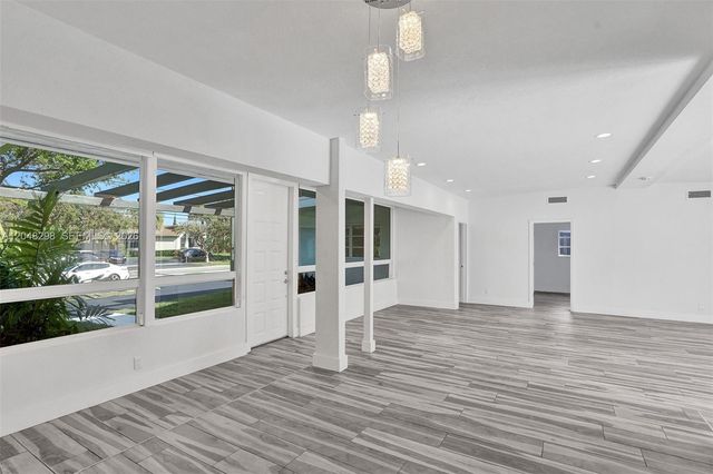 19260 NE 22nd Ave, North Miami Beach, FL 33180
