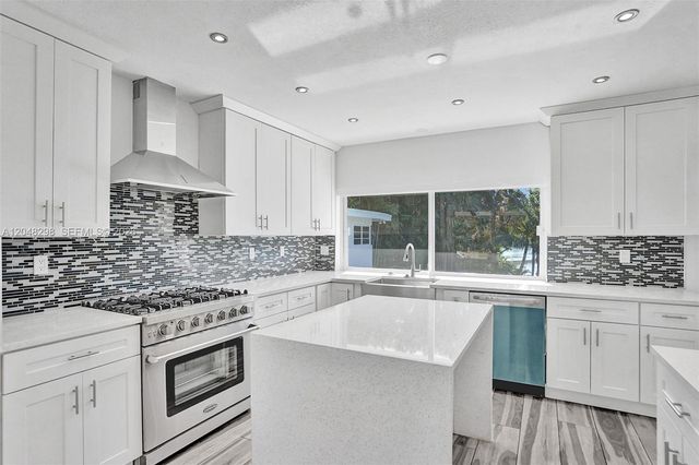 19260 NE 22nd Ave, North Miami Beach, FL 33180