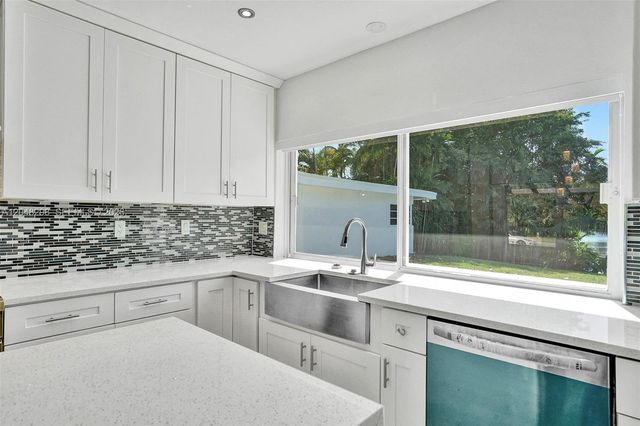 19260 NE 22nd Ave, North Miami Beach, FL 33180