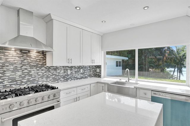 19260 NE 22nd Ave, North Miami Beach, FL 33180