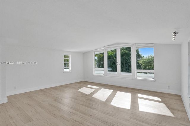 19260 NE 22nd Ave, North Miami Beach, FL 33180