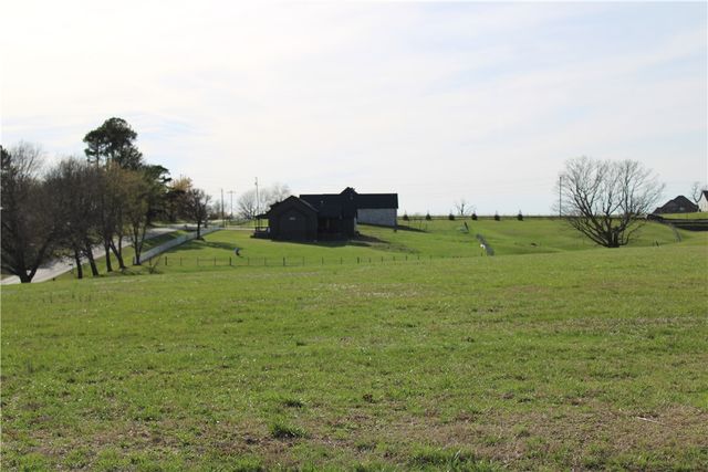 2309 Northern Trace Way, Tontitown, AR 72762