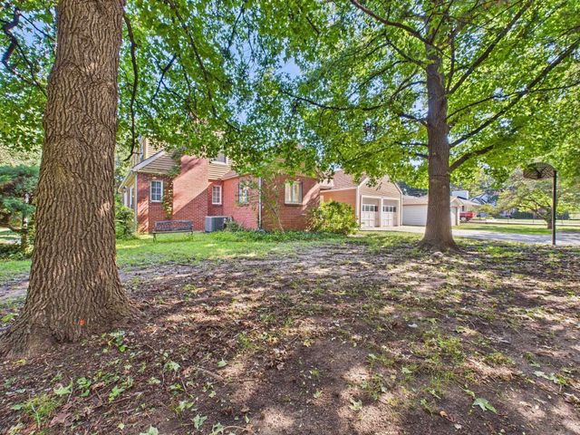 3210 E Elmwood Dr, Wichita, KS 67218