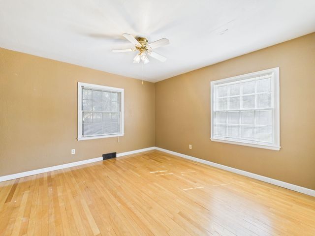 3210 E Elmwood Dr, Wichita, KS 67218