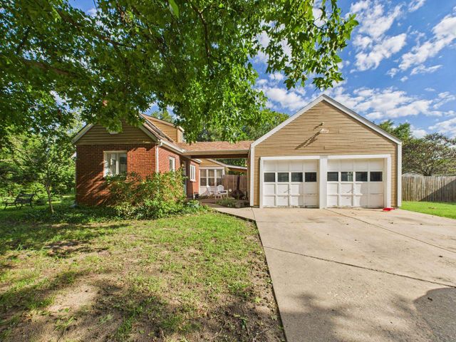 3210 E Elmwood Dr, Wichita, KS 67218