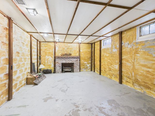 3210 E Elmwood Dr, Wichita, KS 67218