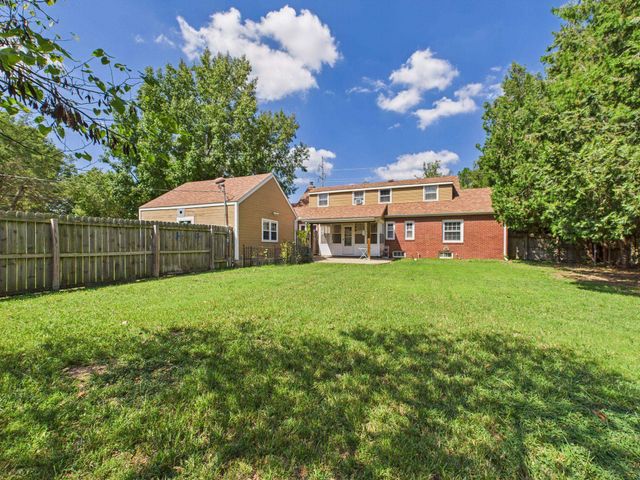 3210 E Elmwood Dr, Wichita, KS 67218