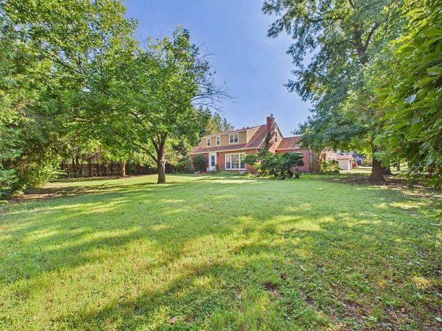 3210 E Elmwood Dr, Wichita, KS 67218