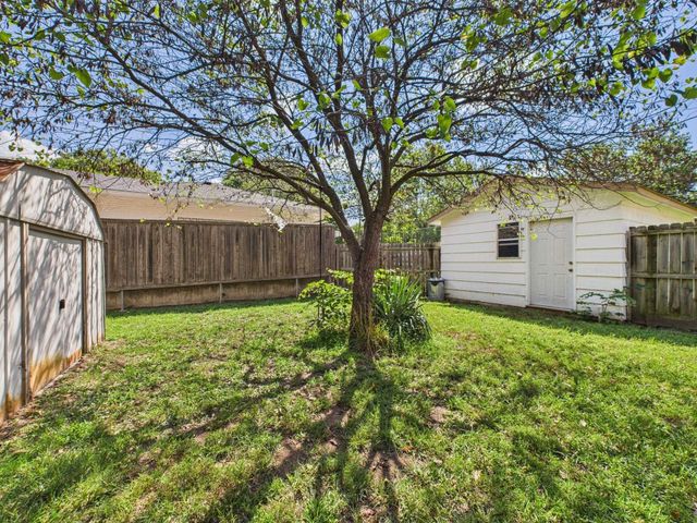 3210 E Elmwood Dr, Wichita, KS 67218