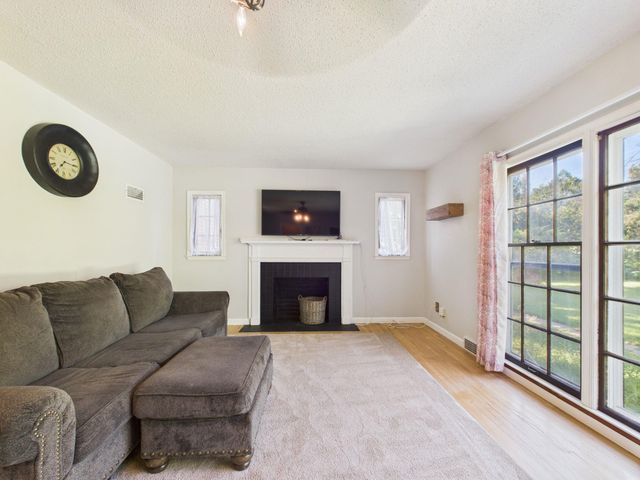 3210 E Elmwood Dr, Wichita, KS 67218