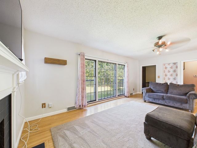 3210 E Elmwood Dr, Wichita, KS 67218