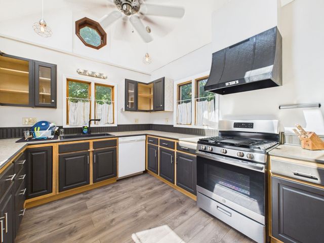 3210 E Elmwood Dr, Wichita, KS 67218