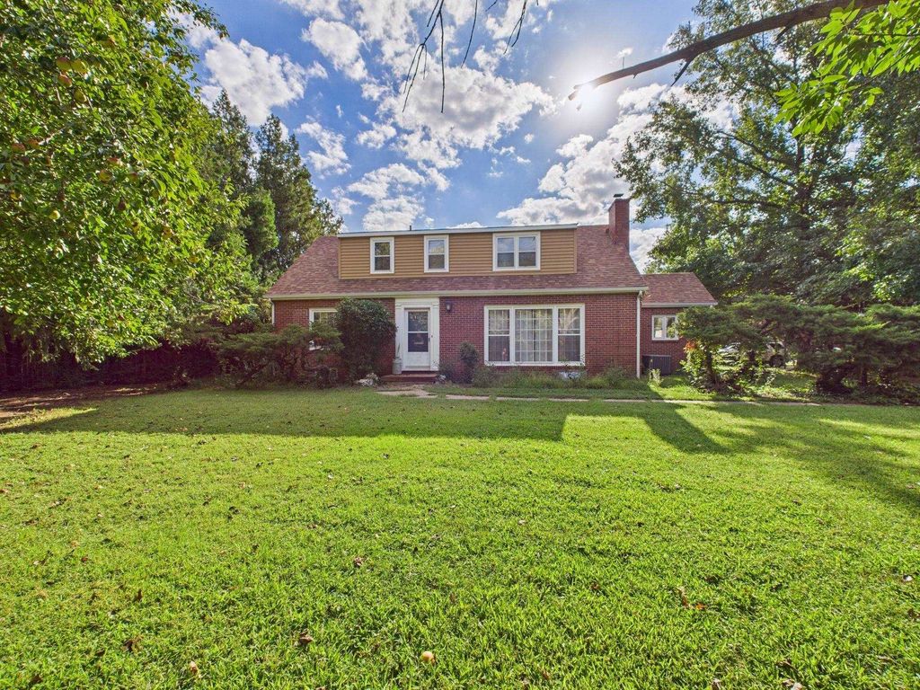 3210 E Elmwood Dr, Wichita, KS 67218