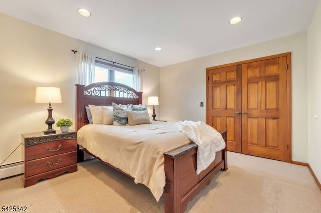 204 Queens Ln, Mountainside Boro, NJ 07092