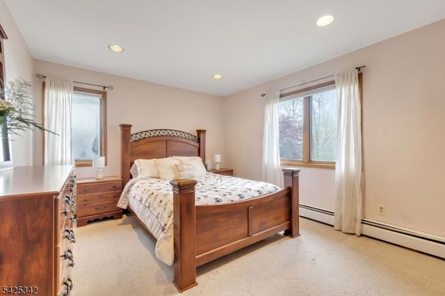 204 Queens Ln, Mountainside Boro, NJ 07092