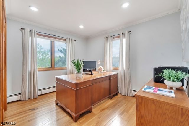 204 Queens Ln, Mountainside Boro, NJ 07092