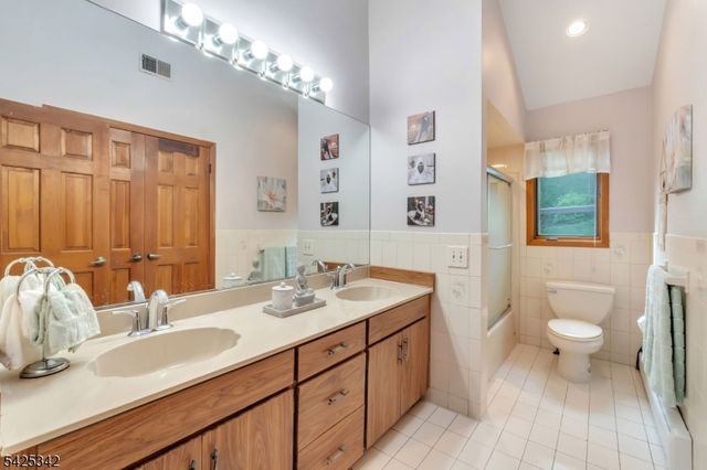 204 Queens Ln, Mountainside Boro, NJ 07092