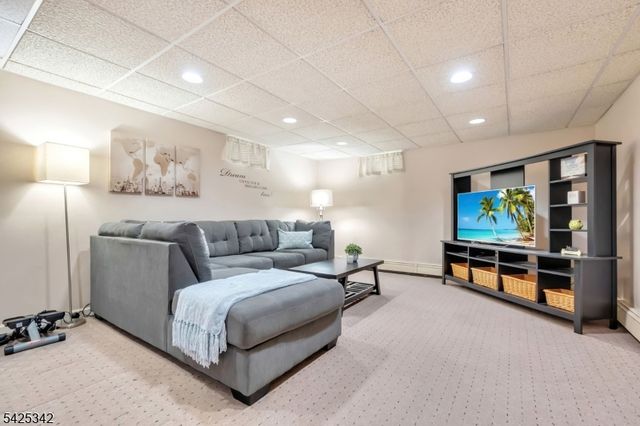 204 Queens Ln, Mountainside Boro, NJ 07092