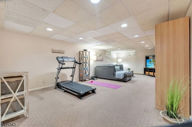 204 Queens Ln, Mountainside Boro, NJ 07092