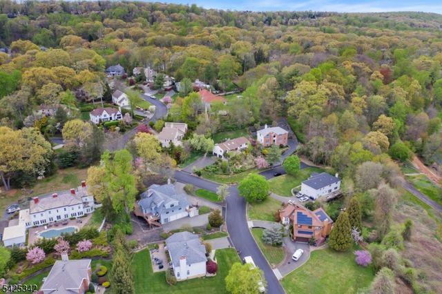 204 Queens Ln, Mountainside Boro, NJ 07092