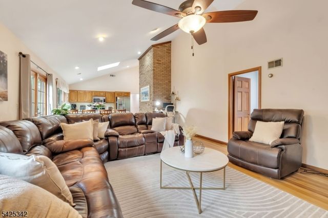 204 Queens Ln, Mountainside Boro, NJ 07092