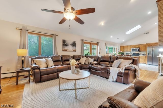 204 Queens Ln, Mountainside Boro, NJ 07092