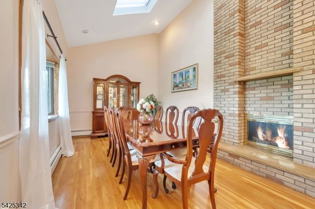 204 Queens Ln, Mountainside Boro, NJ 07092