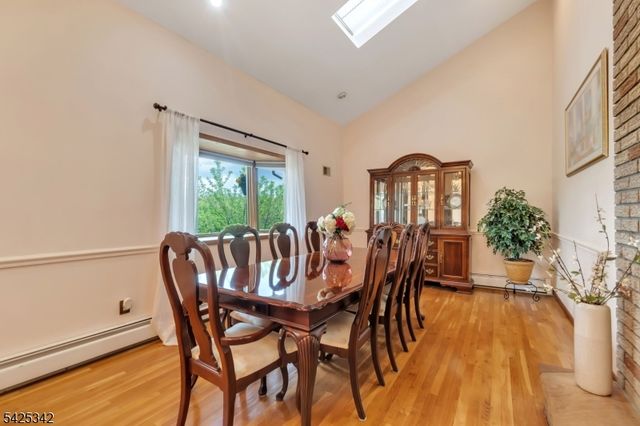 204 Queens Ln, Mountainside Boro, NJ 07092