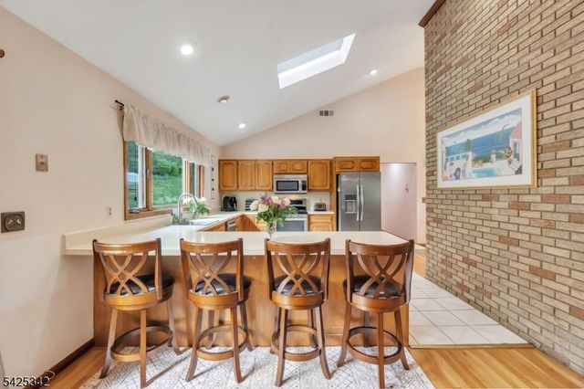 204 Queens Ln, Mountainside Boro, NJ 07092