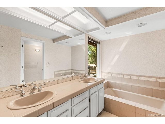 6113 S Galena Ct, Englewood, CO 80111