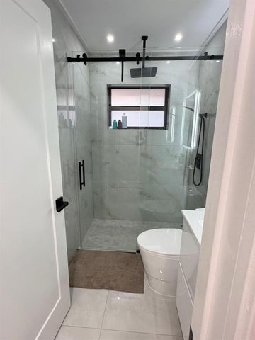 8455 NW 190th Terrace, Hialeah, FL 33015