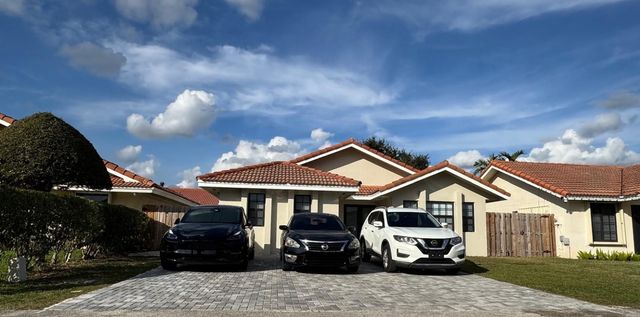 8455 NW 190th Terrace, Hialeah, FL 33015