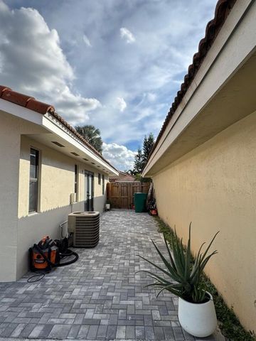 8455 NW 190th Terrace, Hialeah, FL 33015