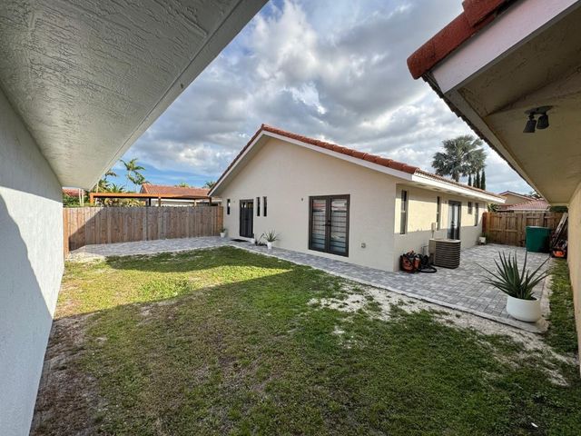 8455 NW 190th Terrace, Hialeah, FL 33015