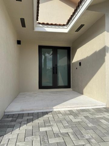 8455 NW 190th Terrace, Hialeah, FL 33015